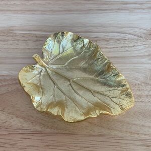 Tozai home Golden leaf. Rhubarb Trinket dish.